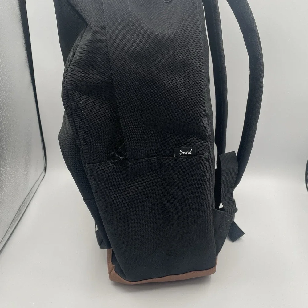 EUC Herschel Pop Quiz Backpack Black/Tan School Travel Carry‎ On Utility Large